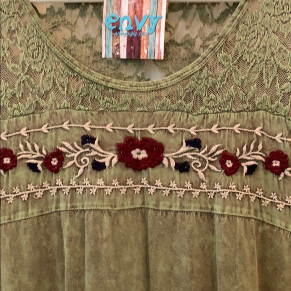 Embroidery and lace front swing tunic - Picture 2 of 6